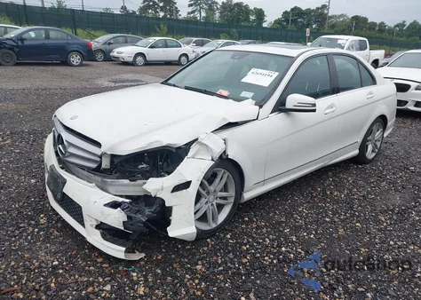 2012 Mercedes-Benz C 300 Luxury 4Matic/Sport 4Matic из США, поврежденный, VIN WDDGF8BB7CR240081